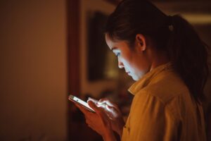 Breadcrumbing Anxiety: Why Mixed Signals Mess With Your Mind